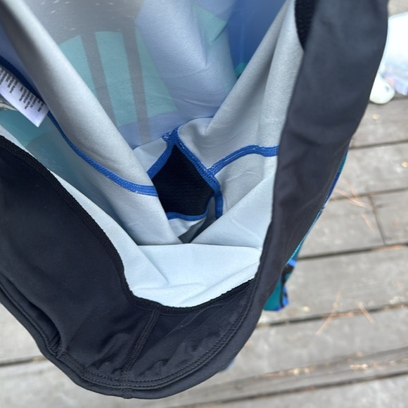 Asics Women’s Capri Leggings in Blue and Black Geometric Pattern size M - Picture 4 of 4